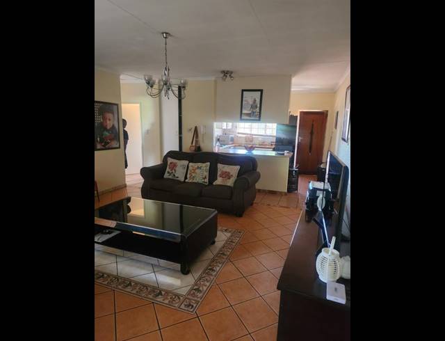3 BEDROOM APARTMENT FOR SALE IN TURFFONTEIN